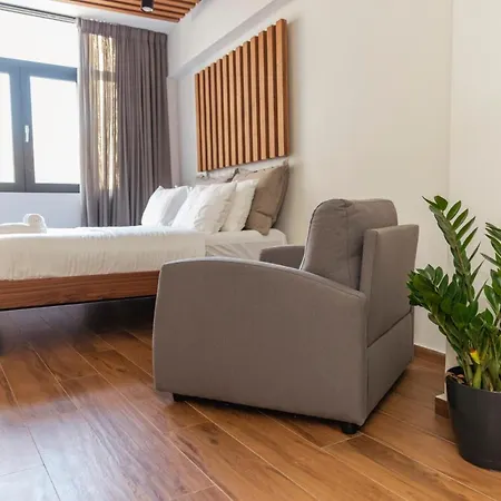 Centrally Elegant By Acropolis Bed & Breakfast *